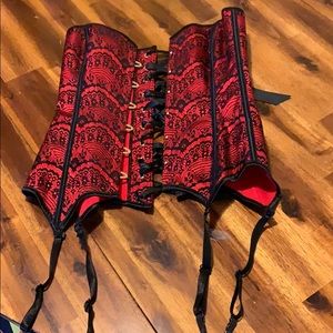 Red/black lace bustier